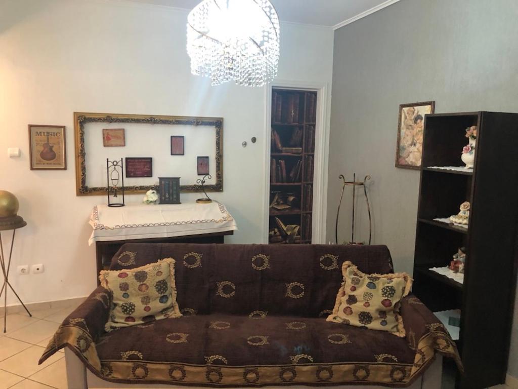 Vintage With Port View Apartment